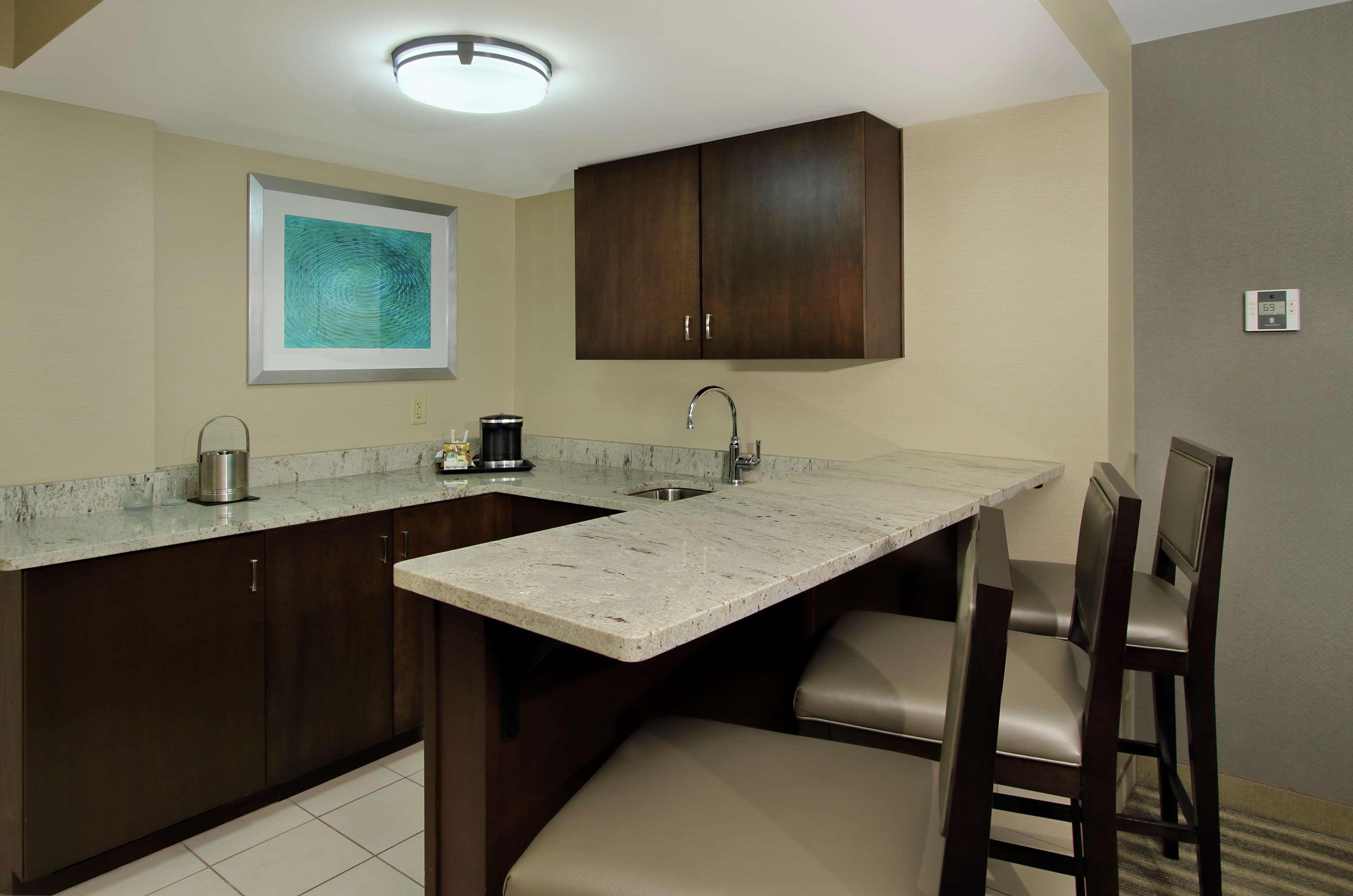 Doubletree By Hilton Newark Hotell Exteriör bild