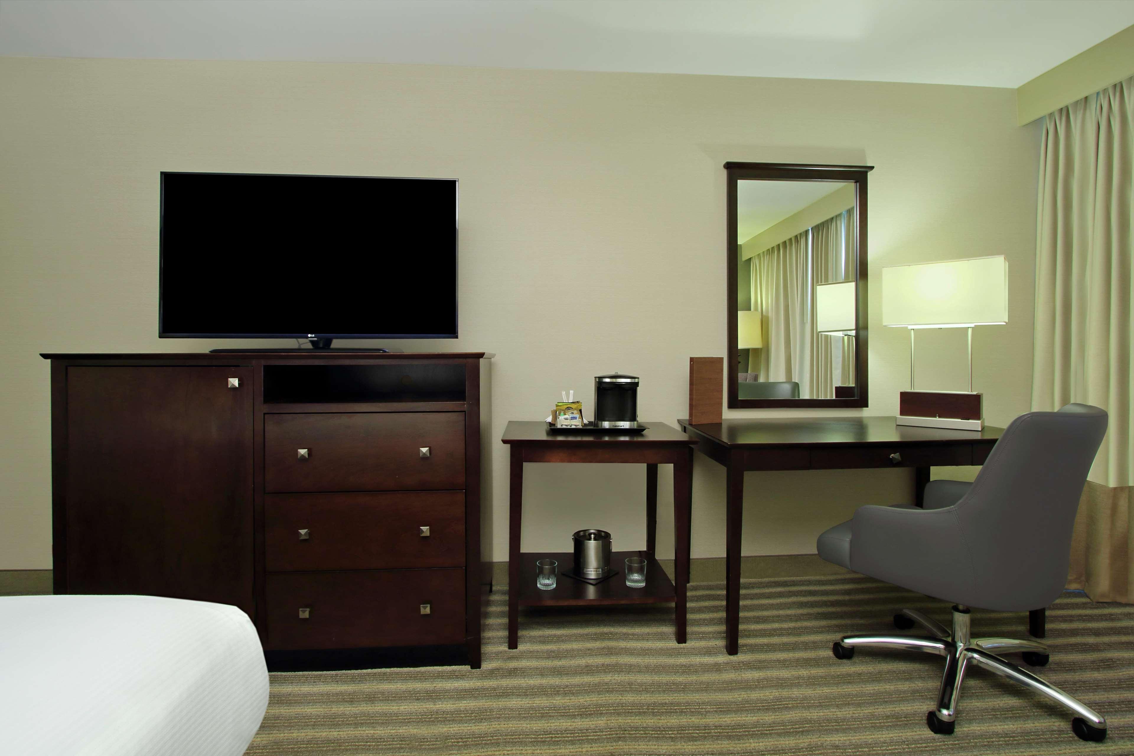 Doubletree By Hilton Newark Hotell Exteriör bild